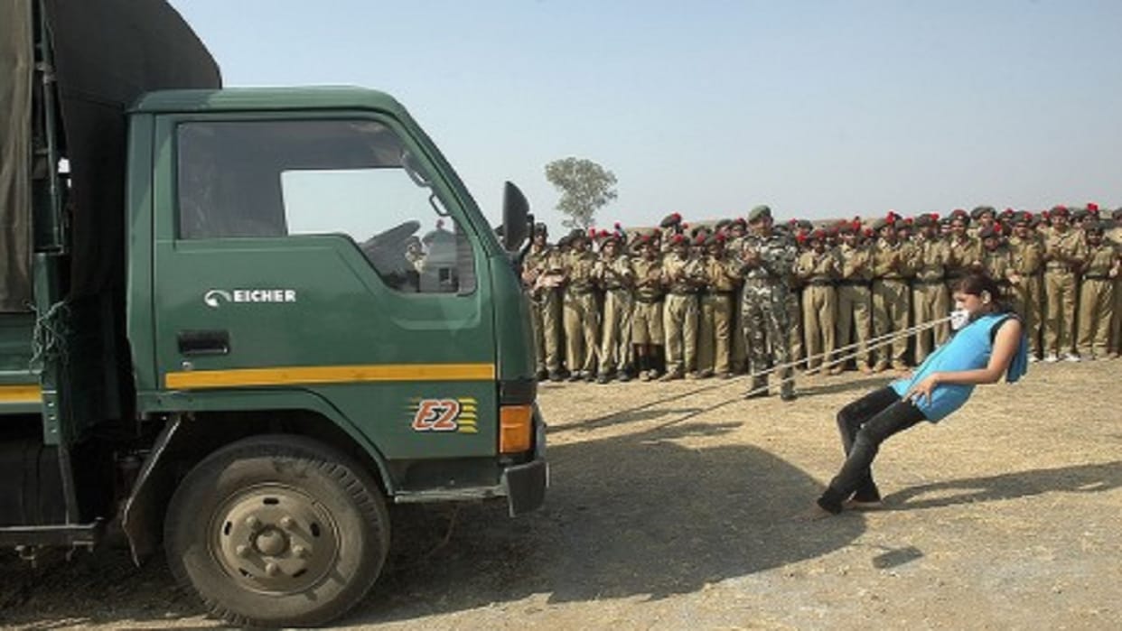 Seema Bhadoria Guinness World Record holder Pulling Truck, Plan And Ship With Teeth