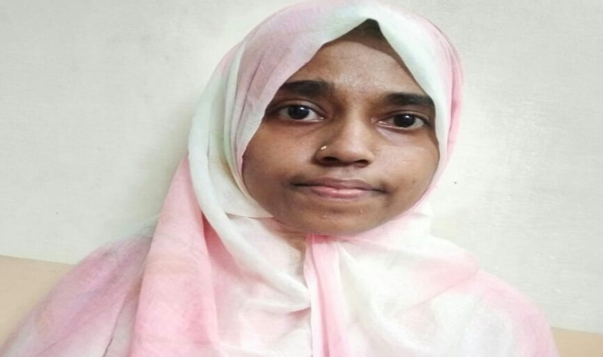 UP Madarsa Board Result Rukaiya Bibi From Varanasi topped in Kamil