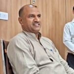 पत्रकार वार्ता करते सीपी जोशी।