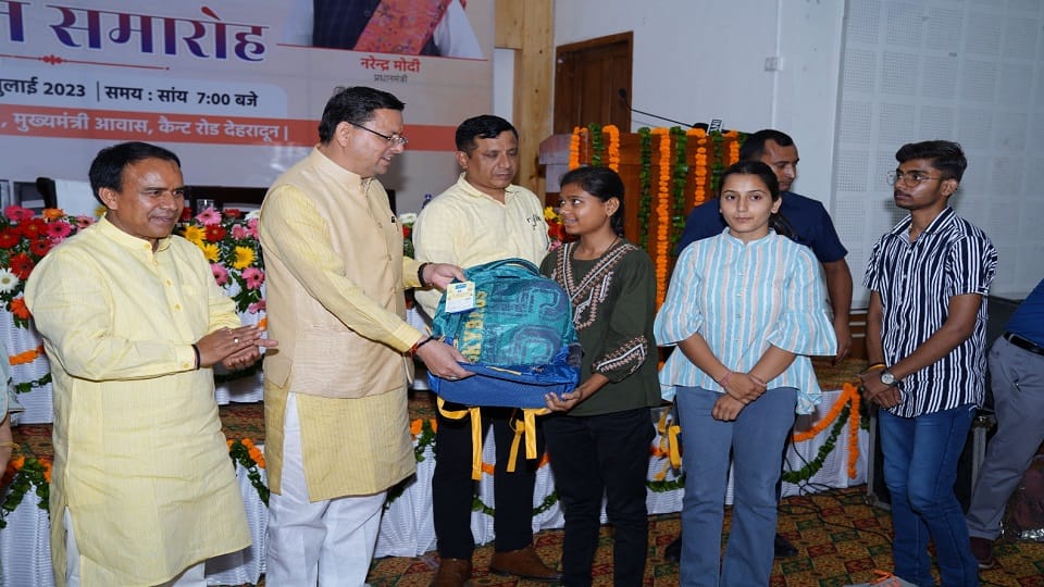Amar Ujala Meritorious Student Award: CM Dhami said- children from ordinary families are doing extraordinary w