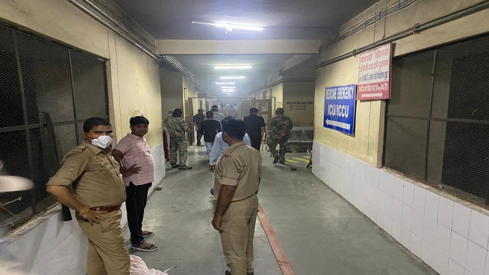 Gorakhpur: Fire broke out in Ward-14 of Medical College, patient admitted in ICU died