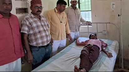 Four students fainted from heat in Basti Maharajganj