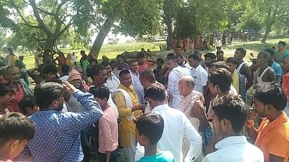 Nalanda: नवविवाहिता की सूरत में मौत, मायके वालों का आरोप- गला दबाकर की गई हत्या, जांच में जुटी पुलिस Newly married woman dies in Surat in Nalanda, allegation of her maternal uncle-murder by strangulation