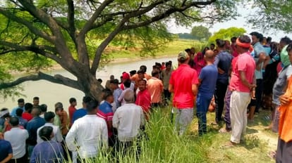 Varanasi: पुश्तैनी जमीन के लिए मजदूर ने फांसी लगाकर की आत्महत्या, मां और छोटे भाई को हिरासत में लेकर पूछताछ Laborer commits suicide by hanging for ancestral land, interrogation of mother and younger brother in custody