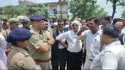 District Magistrate imprisoned for eight and a quarter hours in Collectorate of Sant kabir Nagar