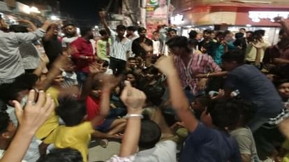 UP News: सोनभद्र में माहौल बिगाड़ने की कोशिश, लापता पशु का फेंका मिला अवशेष, आक्रोशित लोगों ने किया हंगामा Trying to spoil atmosphere in Sonbhadra remains of missing animal found thrown
