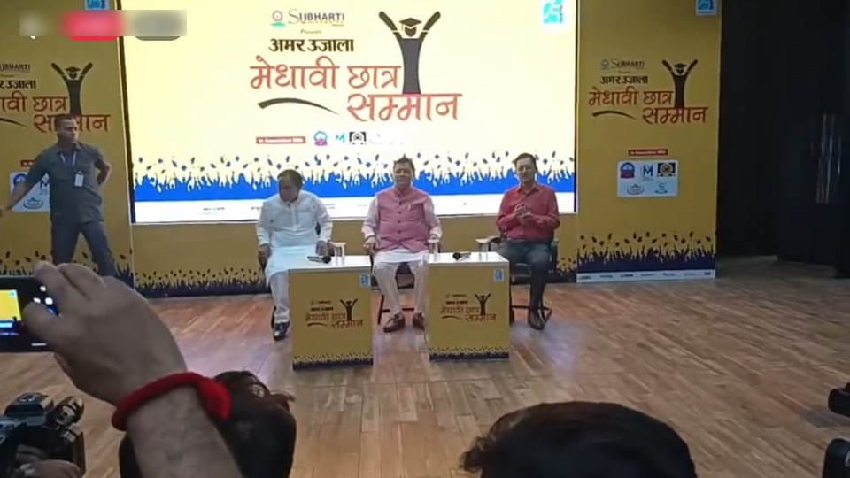 Amar ujala medhavi samman samaroh In Dehradun Minister Dhan Singh Rawat Announcement for holidays in disaster