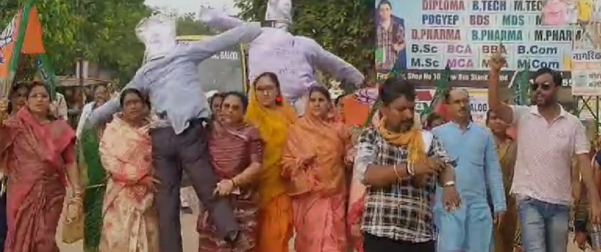 balod Mahila Morcha protests against rape of six year old girl in Sukma