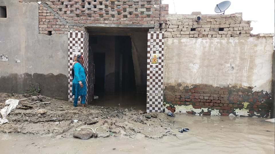 Flood in Fatehabad destroyed 50 houses in Dilli Wali Dhani, water is still up to five feet