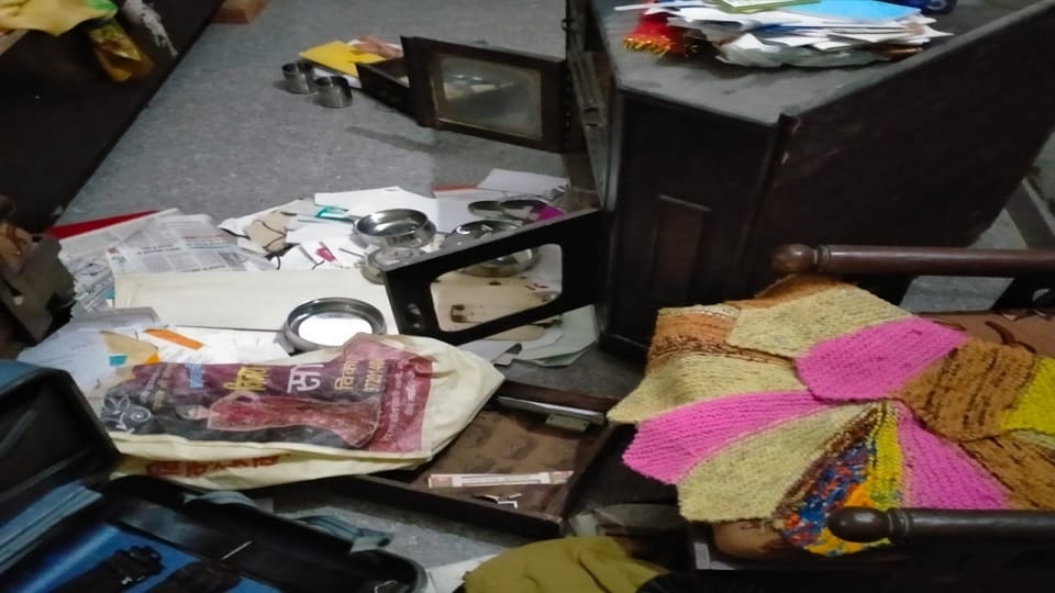 11 lakh stolen from BSNL workers house in Fatehpur, had left the house on the advice of a tantric