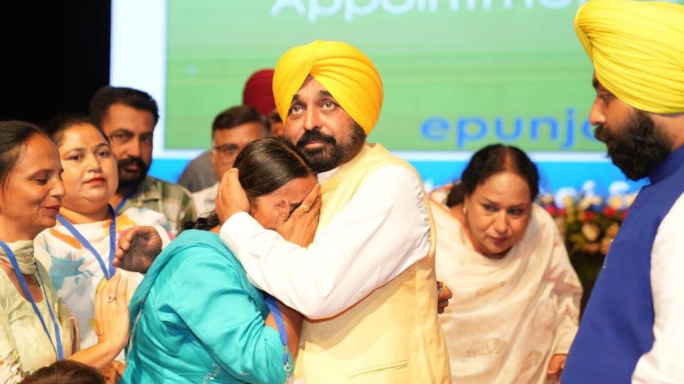 Appointment Letters to Contract teachers in Chandigarh cm bhagwant mann