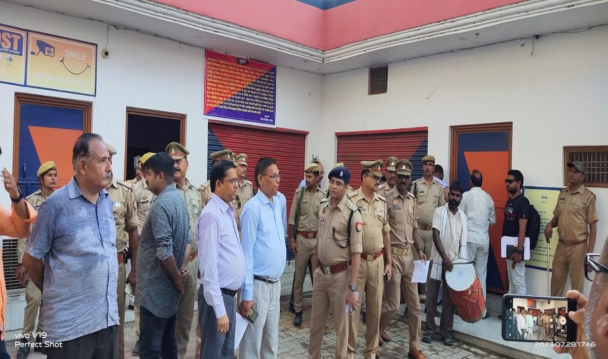 expensive property of Afzal Ansari wife Farhat attached by ghazipur police
