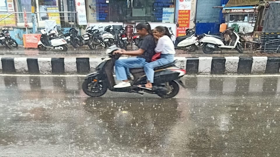 Weather Update: Possibility of rain in districts of West UP and temperature will drop
