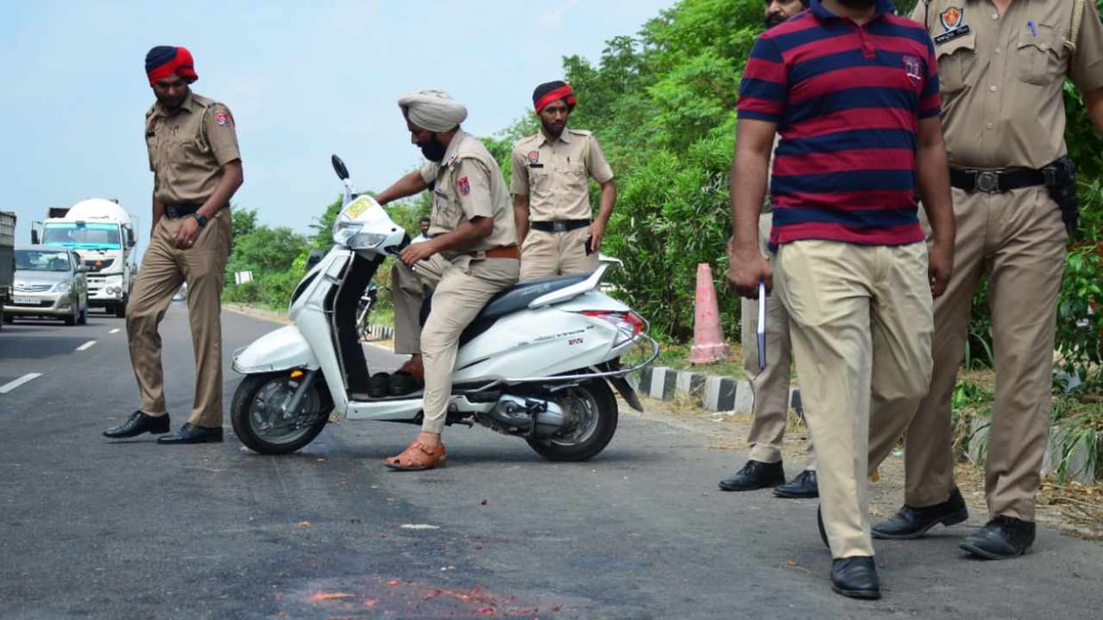 Bus dragged scooty rider 15 feet in Ludhiana of Punjab