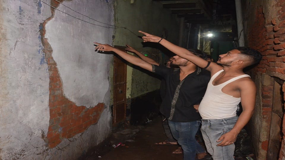 Cracks in 22 houses including mosque due to leakage in water line
