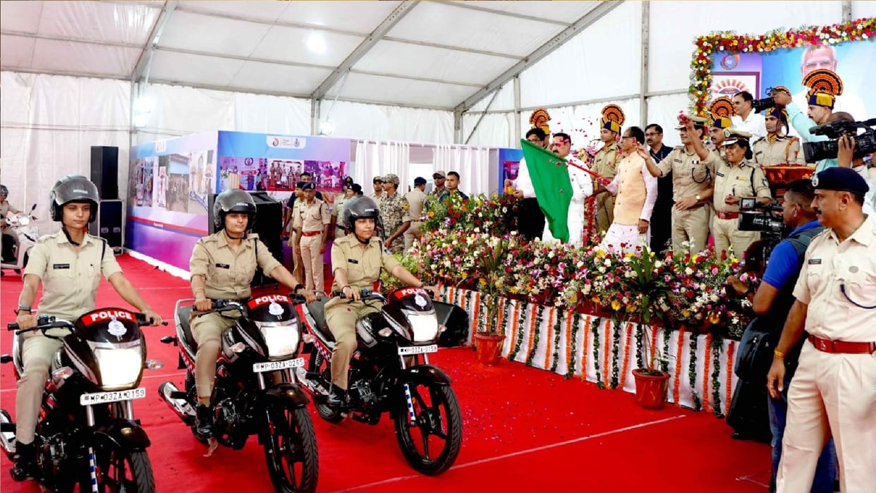 30 percent women reservation will be mandatory in MP Police, CM handed 250 scooters to Urja Mahila Help Desk