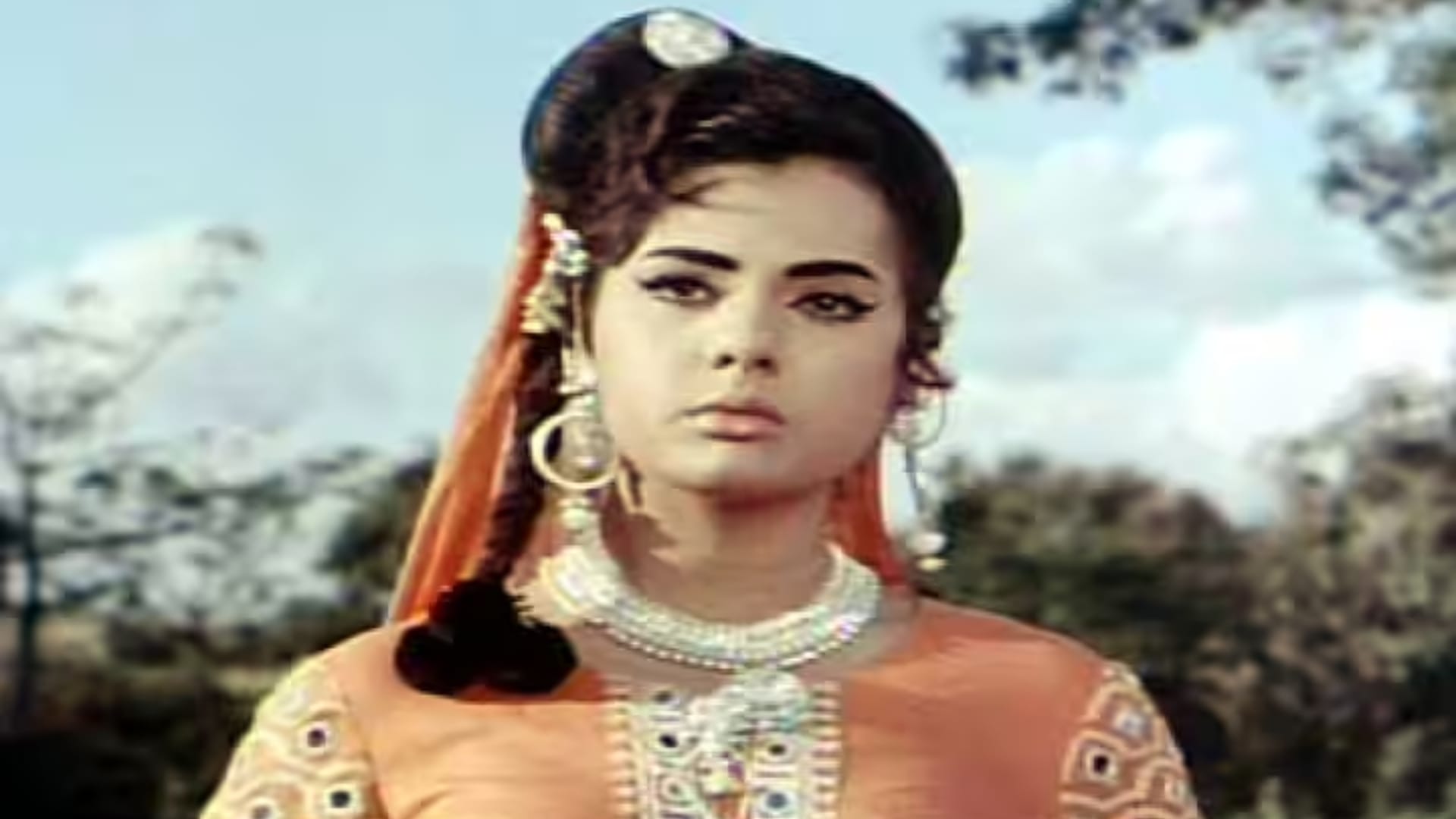 These Bollywood Actress came from Foreign and Establish in Bollywood Helen Mumtaz Nadira Salma Agha
