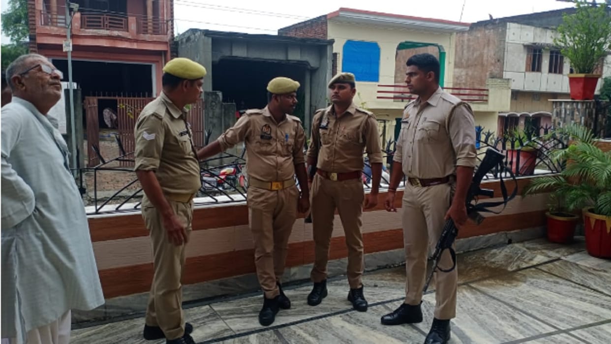 Miscreants fired at house of Pradhan in presence of police, SSP suspended a daroga