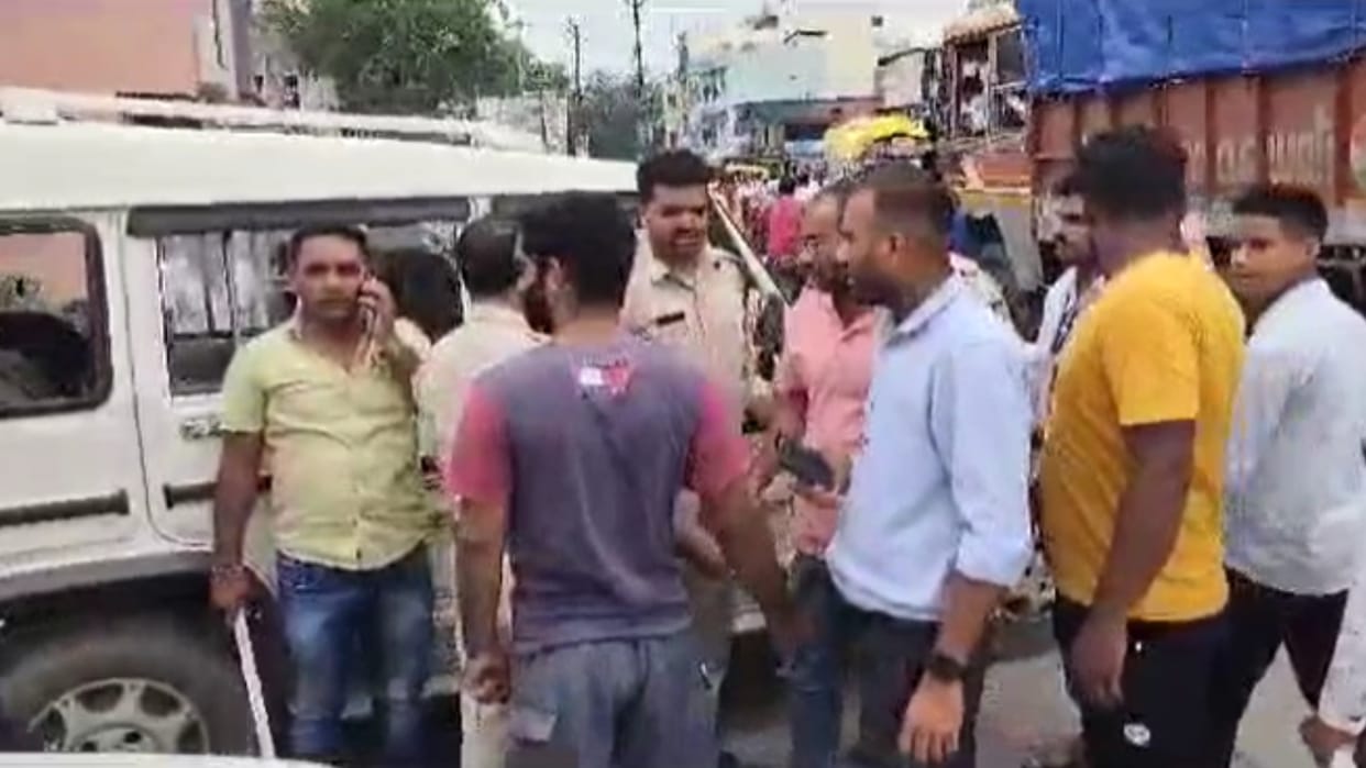 Shajapur News: Annoyed by daughter love marriage, parents tried to forcibly take her away three accused arrest