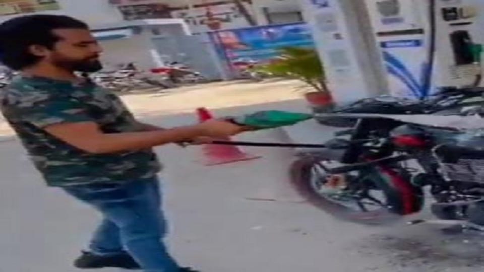 youth bathed bullet with petrol at the petrol pump in Amroha
