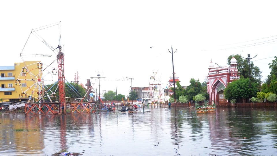 Waterlogging and dirt from rain