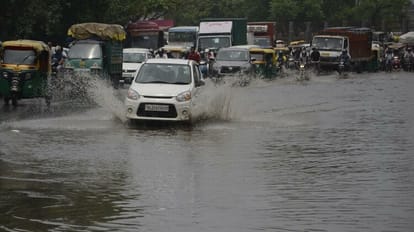 Alert : दिल्ली में बारिश से फिर बाढ़ जैसे हालात, राजघाट, रिंग रोड पर भरा पानी, बीती रात भी हुई रुक-रुककर बरसात Alert: flood-like situation again due to rain in Delhi