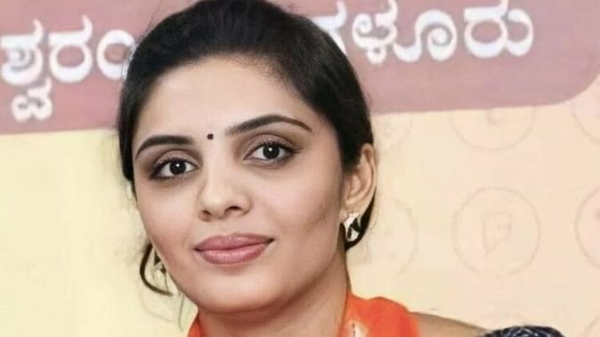भाजपा की महिला कार्यकर्ता गिरफ्तार, सोशल मीडिया पर की थी विवादित टिप्पणी