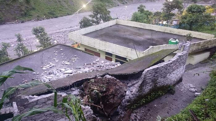 Uttarakhand Weather News Cloudburst in Nainital Okhaldhunga damage due to water and debris entering houses