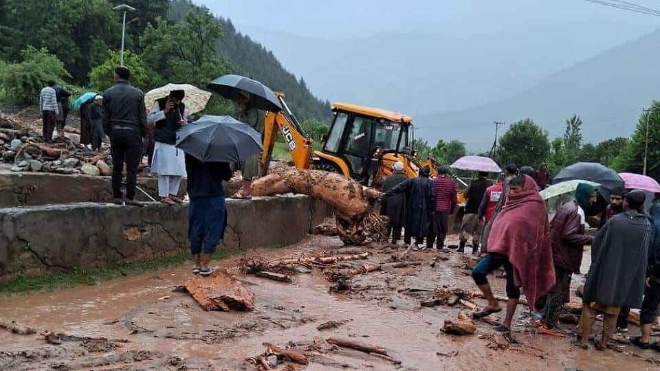Houses damaged due to cloudburst in Ganderbal, affected were shifted other places