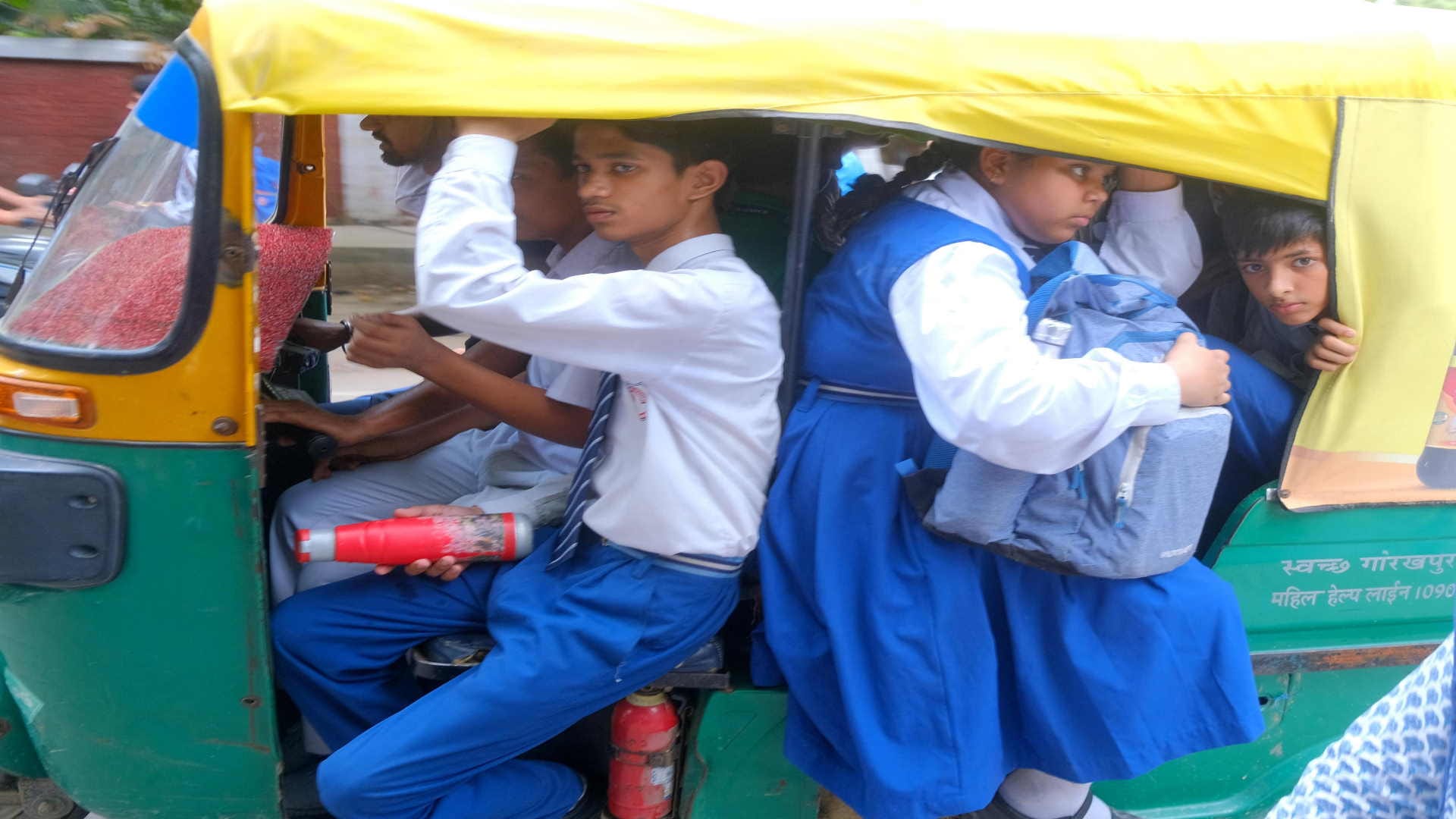 Childhood in danger Unknown auto drivers open drains and vehicles at risk every moment
