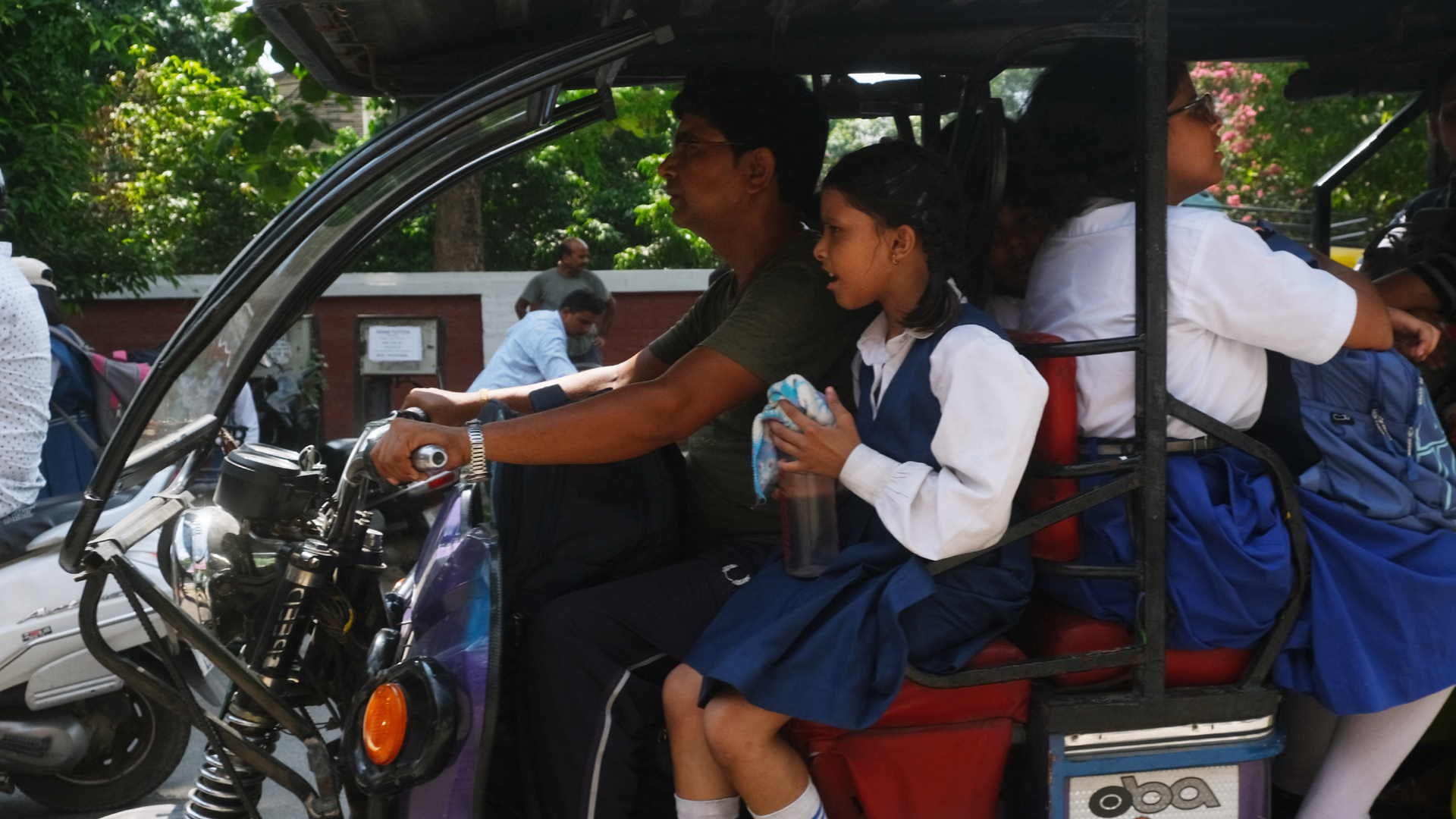 Childhood in danger Unknown auto drivers open drains and vehicles at risk every moment