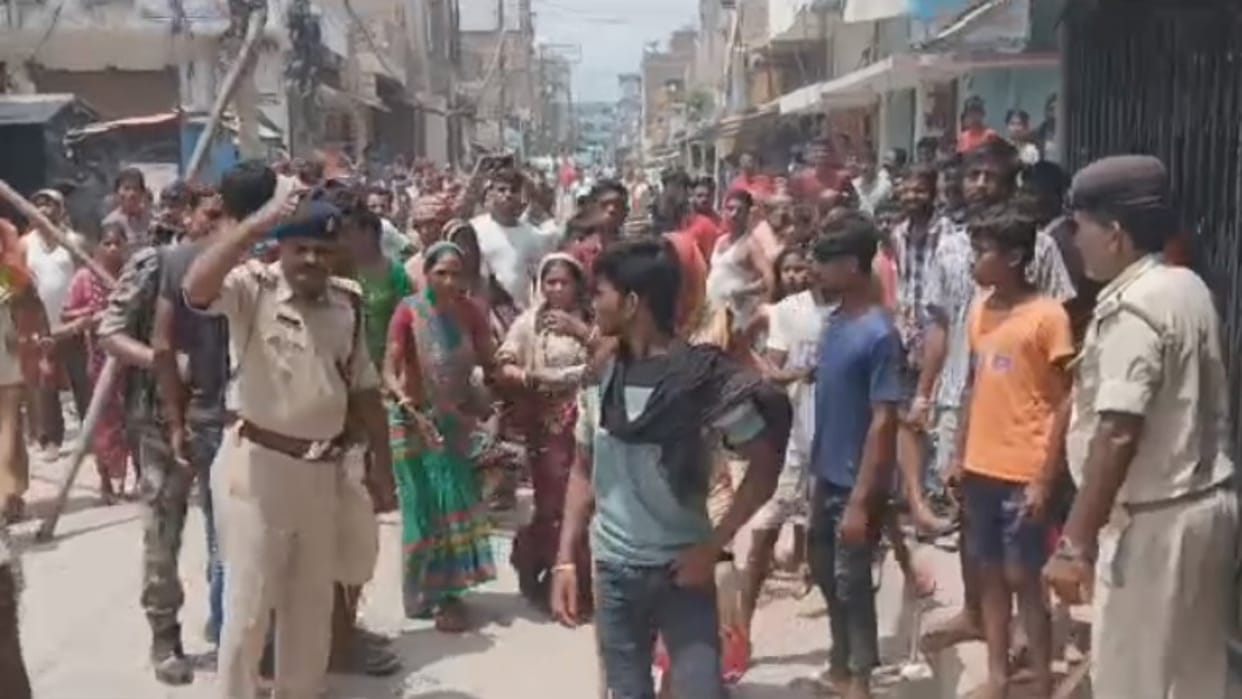 Hindu girl got injured due to bursting of crackers during Tazia procession in Bhagalpur; people created ruckus