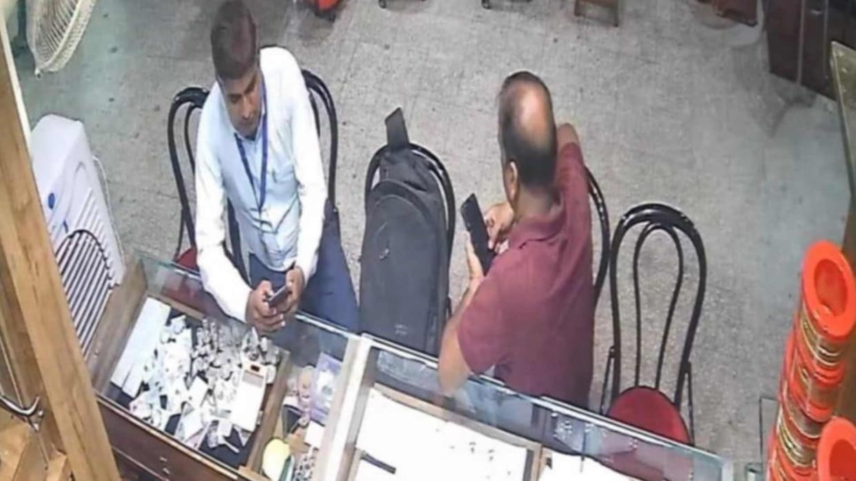 Gorakhpur Rapti Complex Saraf furious at BIS team that went to collect samples