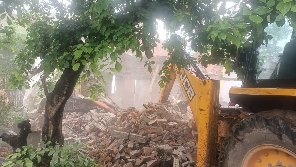 Maihar Rape News: Administration Demolishes House of Man Accused of Raping Minor Girl in Satna