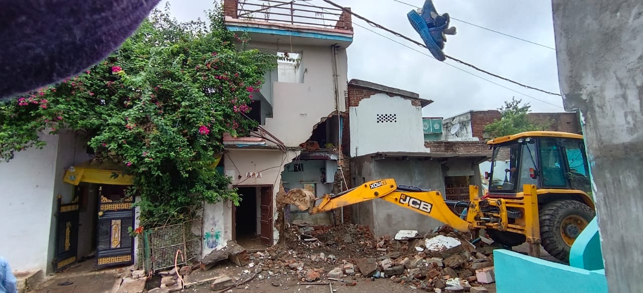 Maihar Rape News: Administration Demolishes House of Man Accused of Raping Minor Girl in Satna