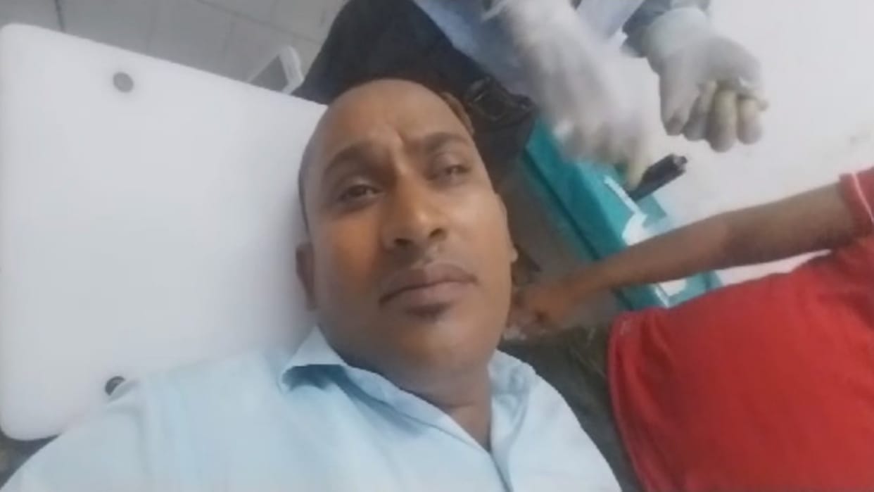 Miscreants looted cash, mobile and valuable papers from the bank manager returning home in Siwan