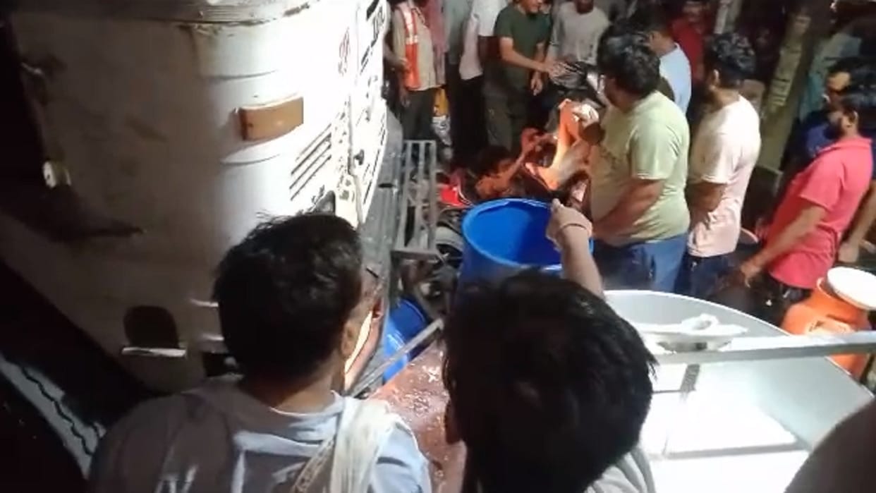 UP News: Video viral of beaten up of truck driver and conductor in Meerut