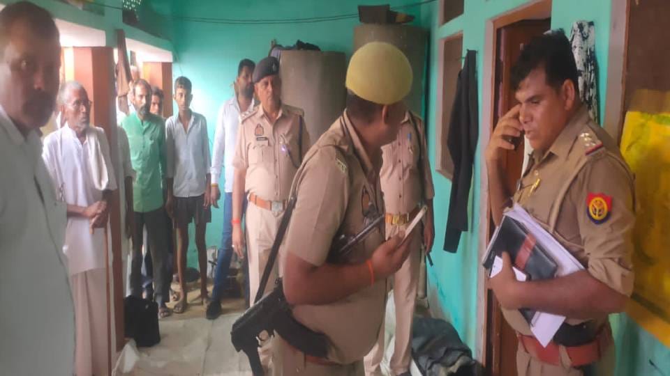Woman And Two Daughters Commit Suicide In Etah Up Crime News