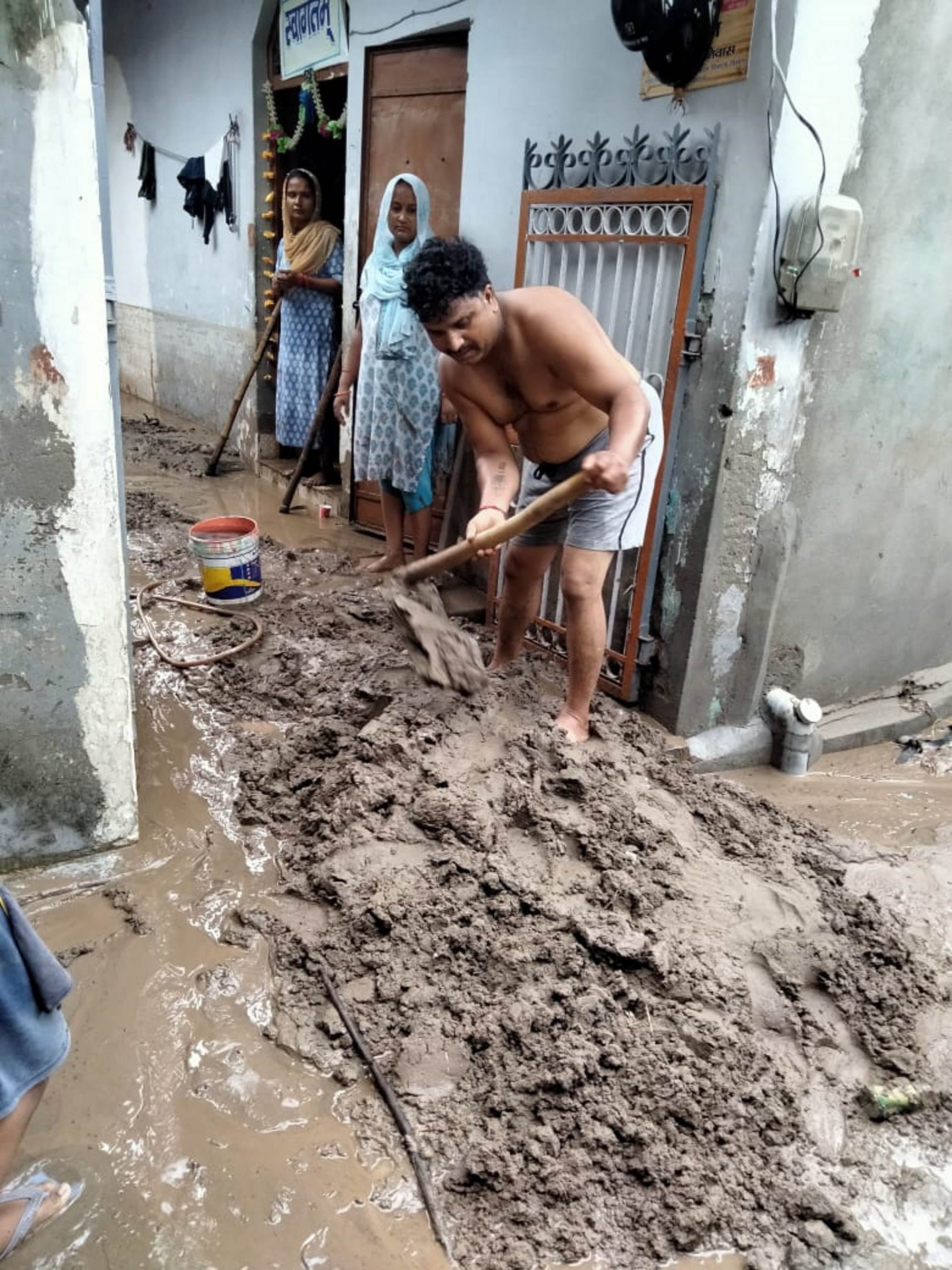 Uttarakhand Weather News Today Heavy rains flood like situation overflowing of river drains caused devastation