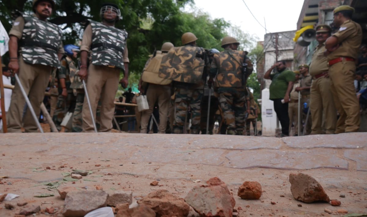 Shia Sunni clash in Varanasi during tazia julus more than 50 injured in stone pelting