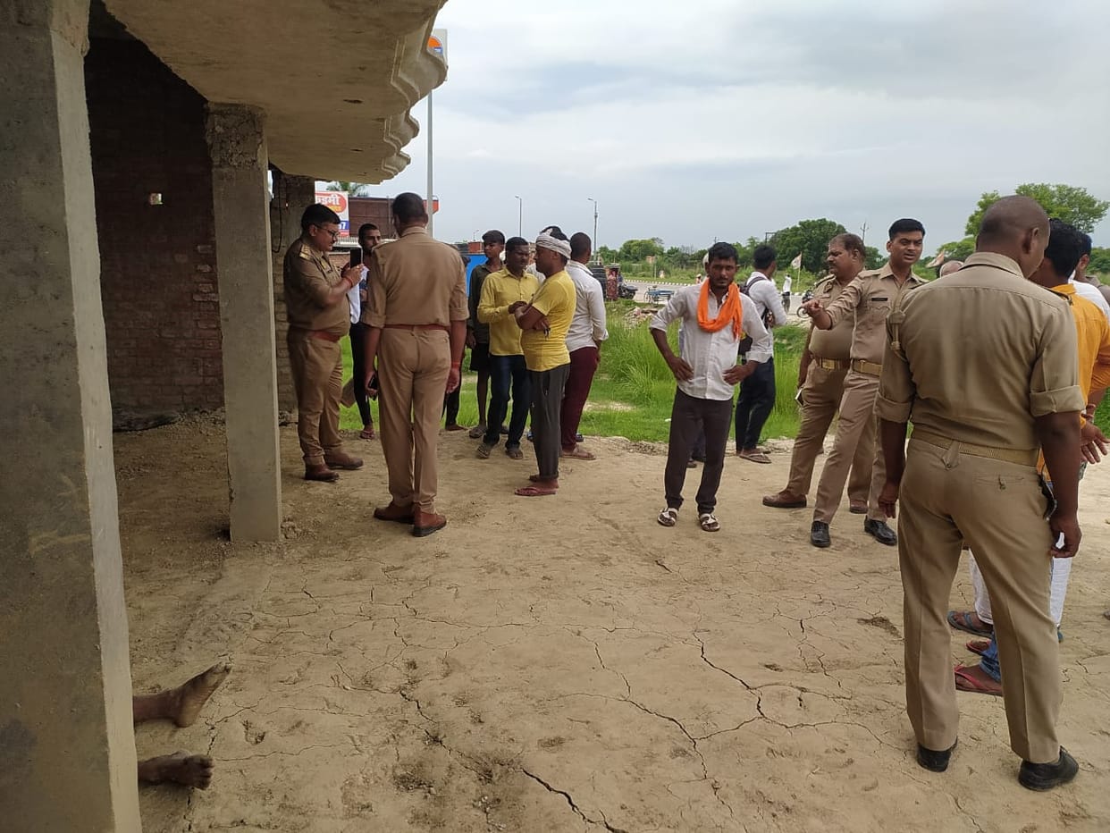 Dead body of driver found in verandah of newly constructed house in azamgarh