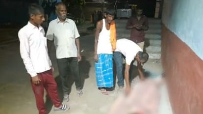 A bike rider hit an old man going to Punjab in Motihari; died in hospital