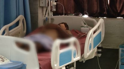 Bihar News: घर जा रहे युवक को बदमाशों ने मारी गोली, गंभीर रूप से घायल; मामले की जांच में जुटी पुलिस Miscreants shot a young man going home in Begusarai, seriously injured