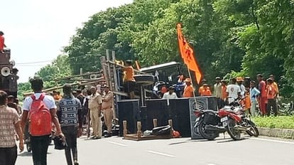 Five kanwariyas injured due to overturning of tractor trolley on budaun road