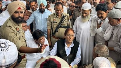 Azam Khan met the relatives of those who died in the Tajia accident