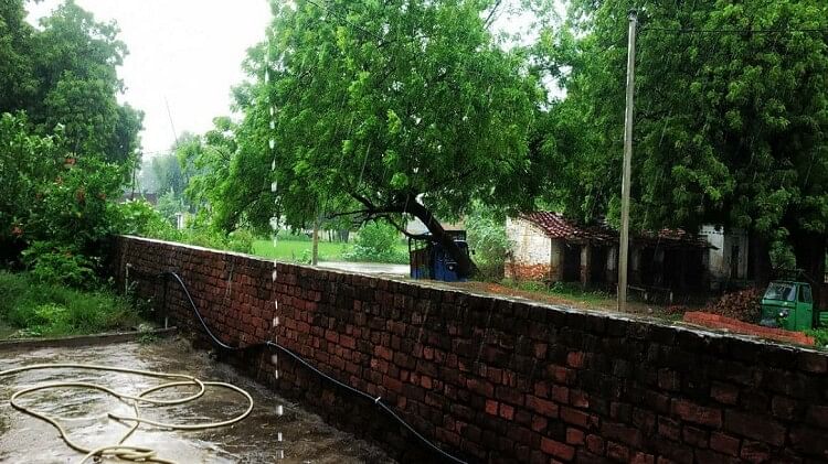 Weather Update: बनारस में राहत की बारिश, नम हवाओं से मौसम खुशनुमा, जानिए अगले तीन-चार दिनों का हाल