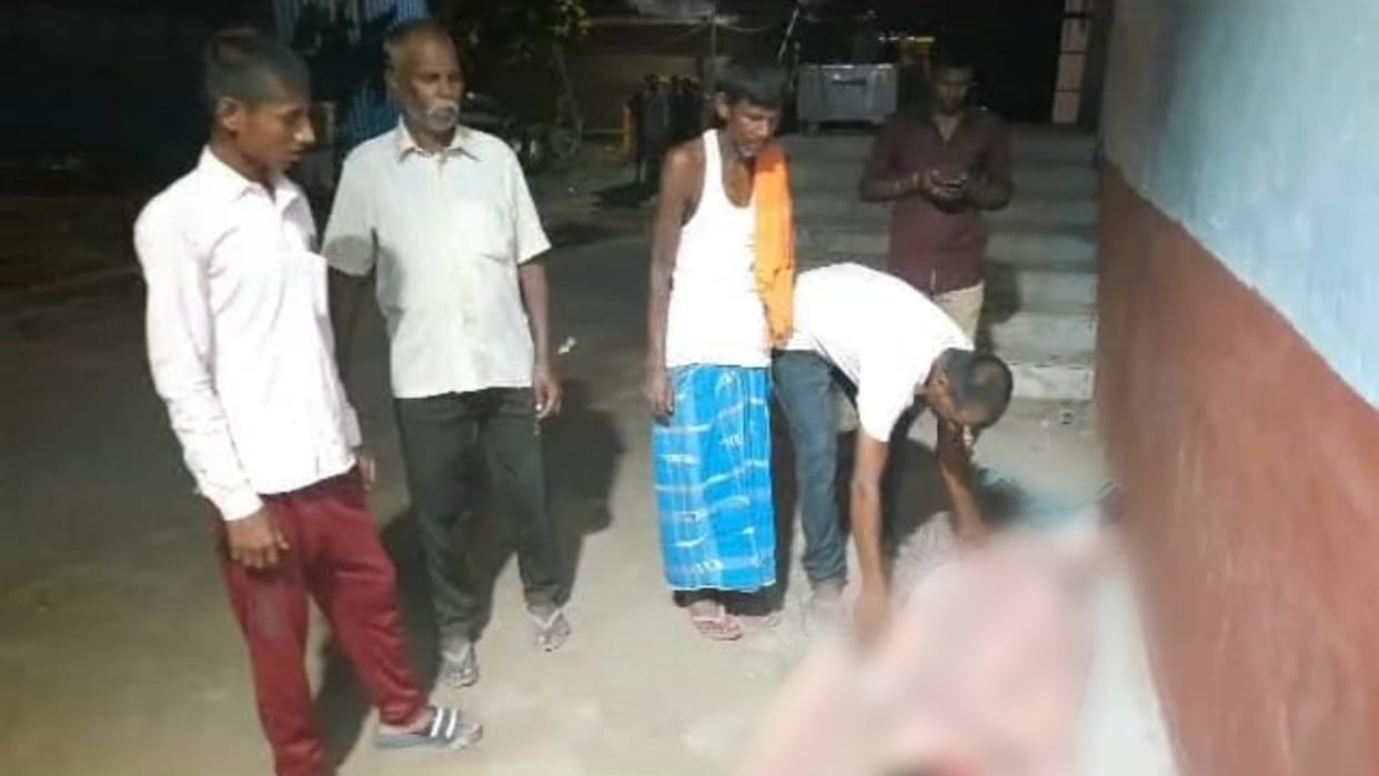 A bike rider hit an old man going to Punjab in Motihari; died in hospital