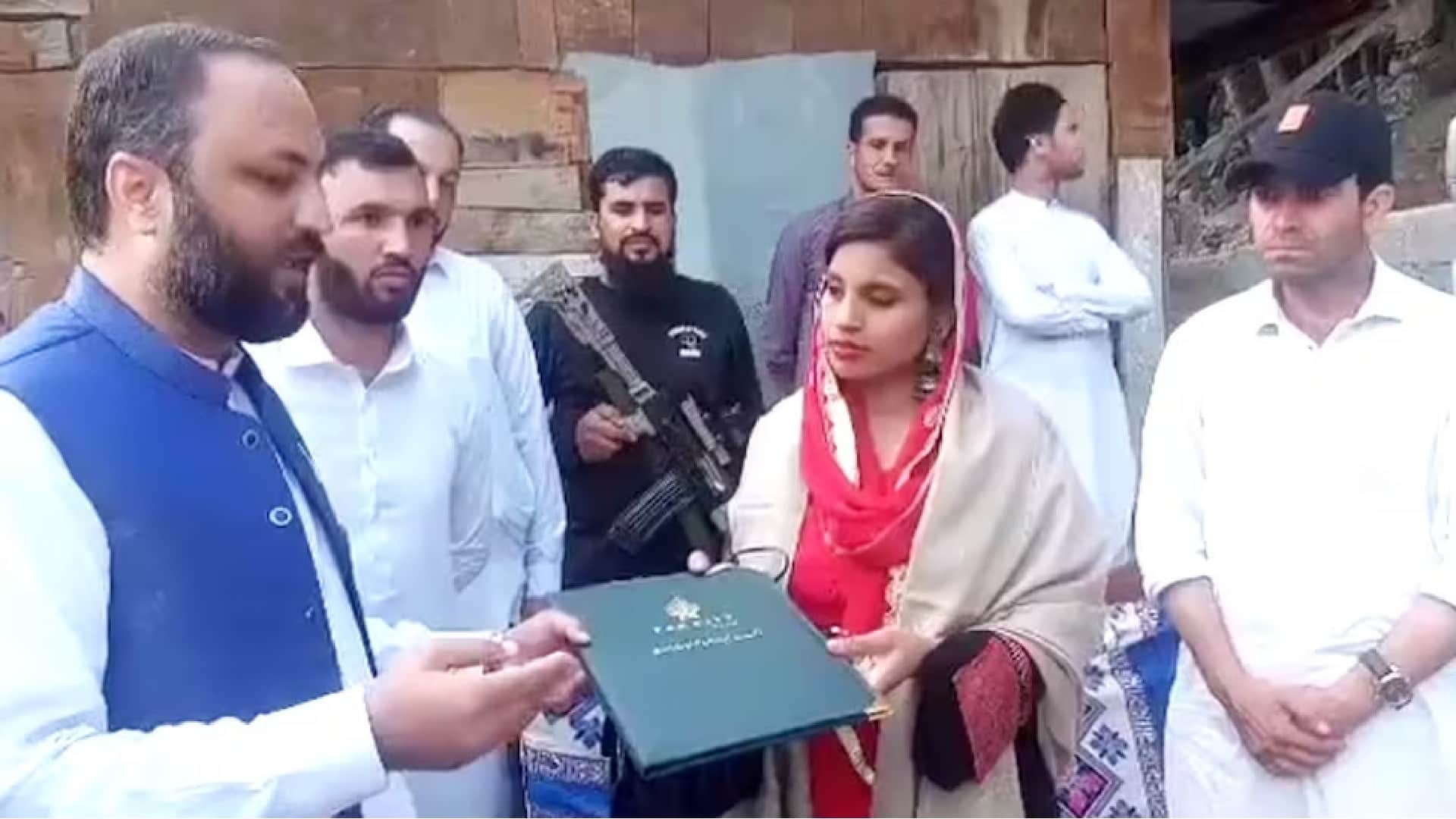 Anju Pakistan News Anju Gets Gifts Land From Pak Businessman Know When She Back to India