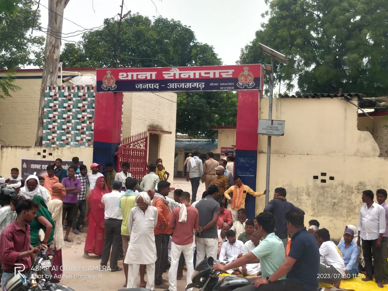 BJP workers protest in front of raunapaar police station after police picked up tMandal General Secretary