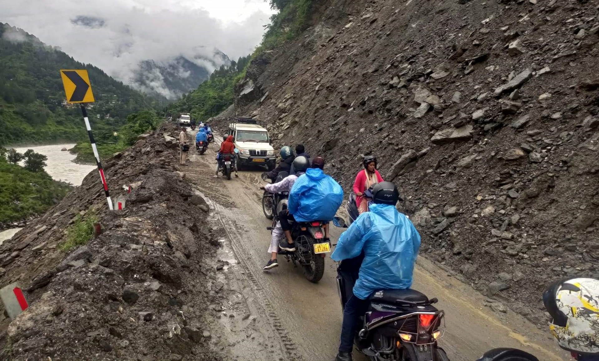 Uttarakhand Rain News: Badrinath Highway Blocked in Chamoli Traffic Jam See Photos
